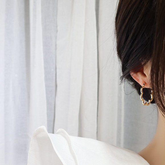 NEW 14K Gold Plated Diamond Flower Hoop Earrings a - Picture 2 of 7